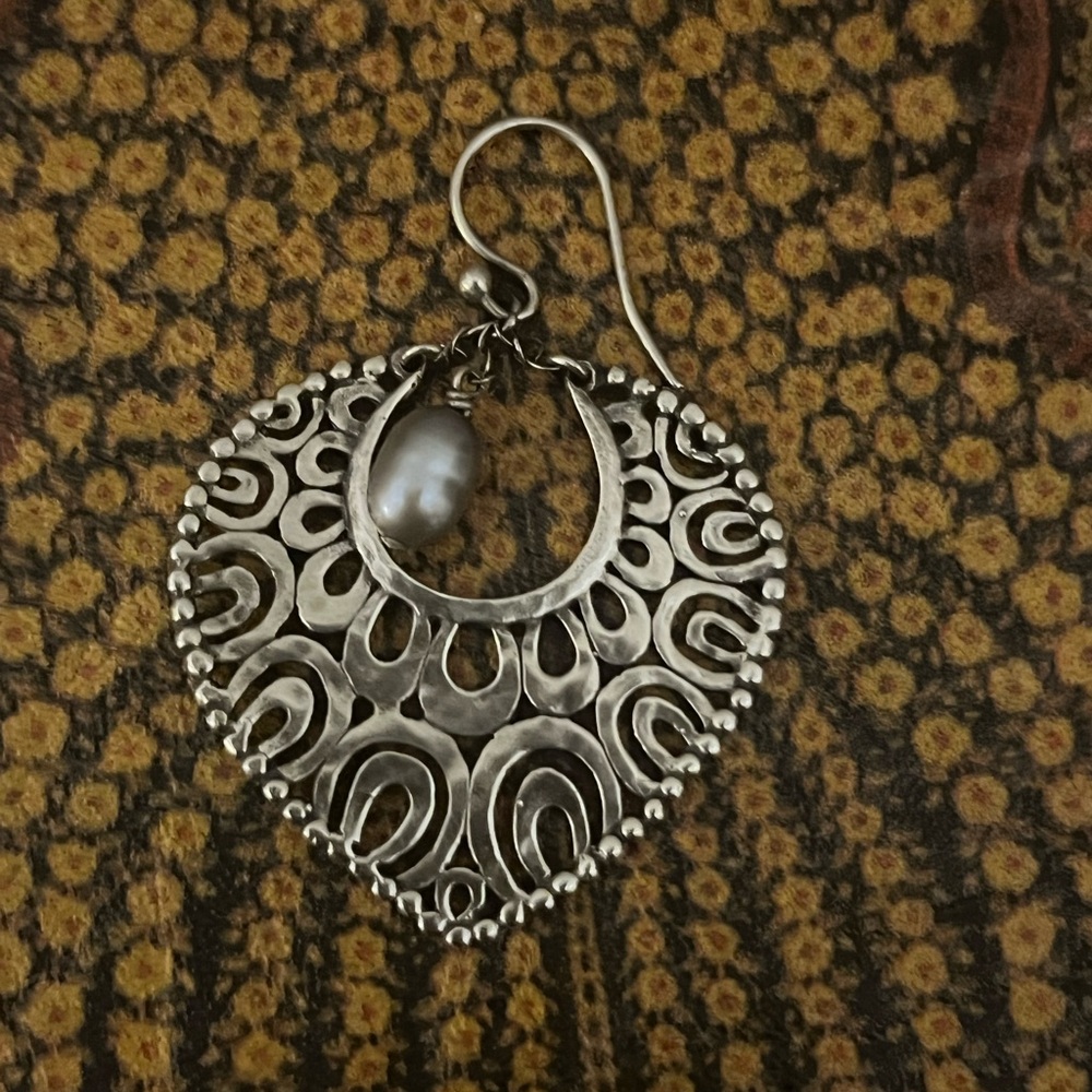Silpada SINGLE EARRING ONLY 
Sterling Silver  with Fresh Water Silver Pearl